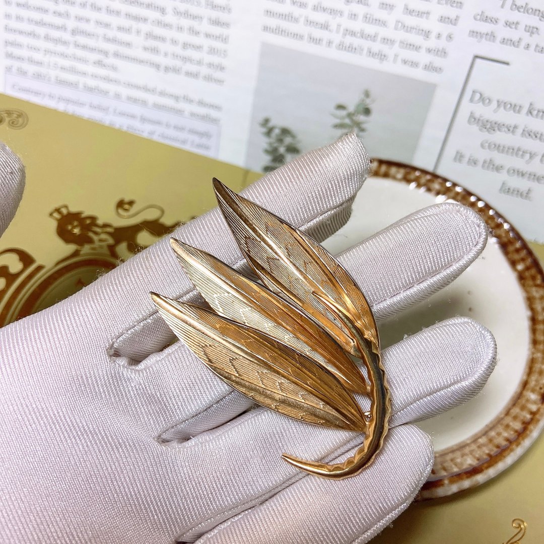 【西洋古董饰品】三层沙金掐丝叶脉线条 叶子金 胸针 胸章 - 胸针 - 贵金属 金色