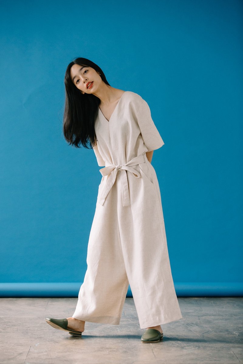 WIDE-LEG JUMPSUIT WITH V-NECK IN NATURAL LINEN - 背带裤/连体裤 - 棉．麻 卡其色