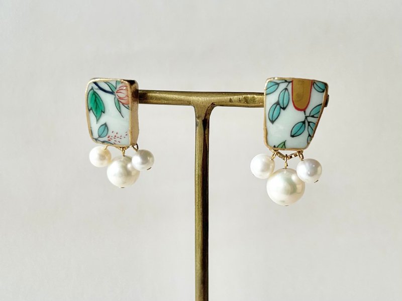 有田烧金缮手术不锈钢耳针绿叶图案摆荡淡水珍珠天然石传统工艺105号 - 耳环/耳夹 - 陶 绿色