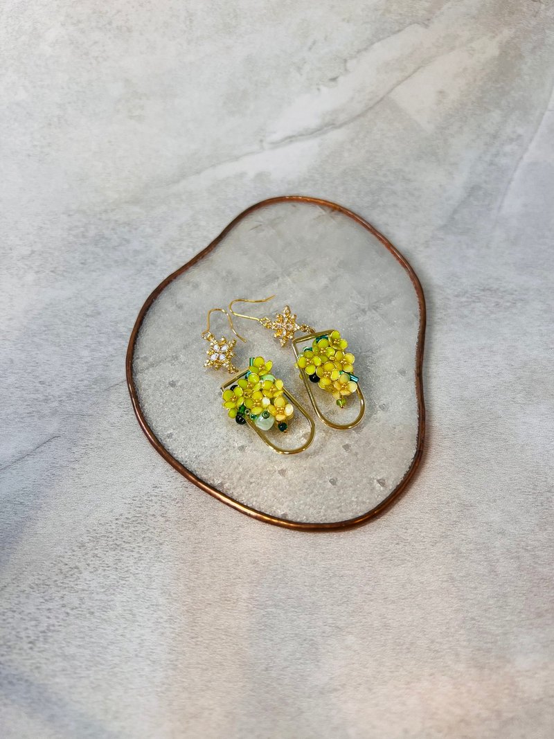 =果语x青酿=透明闪亮亮垂坠花朵果实手作耳环 - 耳环/耳夹 - 其他材质 绿色