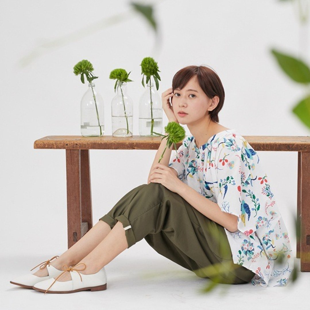 Honey 和妳V領寬版上衣/花鳥 - 女装上衣 - 棉 多色