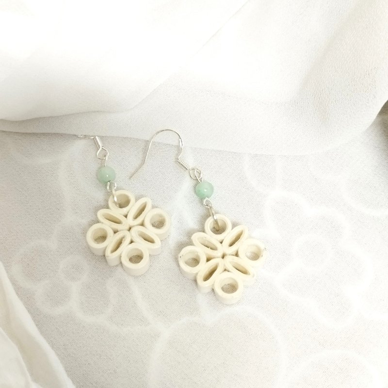衍纸 卷纸 纸工艺 纸珠宝 手作饰品--小雅/米白色 paper earring - 耳环/耳夹 - 纸 白色
