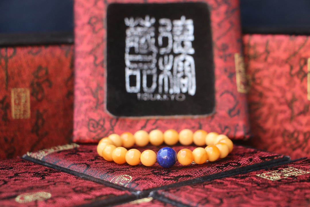 原矿缅甸黄玉手珠 8mm 玉石 青金石隔珠 珠宝设计 蜜蜡色 手链 - 手链/手环 - 玉石 