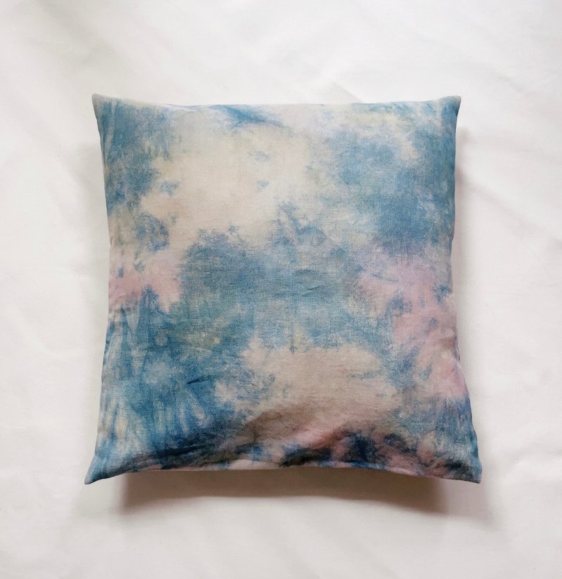 Made in Japan Hand-dyed Cushion Cover Coloring Cushion Indigo dyed Indigo dyed Shibori tie-dye cotton linen - 枕头/抱枕 - 棉．麻 蓝色