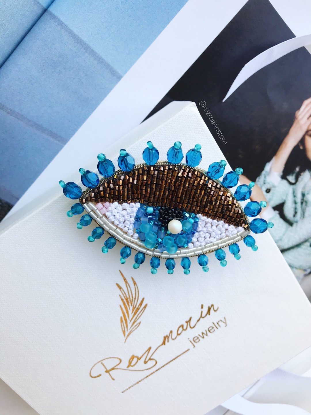 Brooch beaded Eye embroidered handmade art beads - 胸针 - 玻璃 蓝色