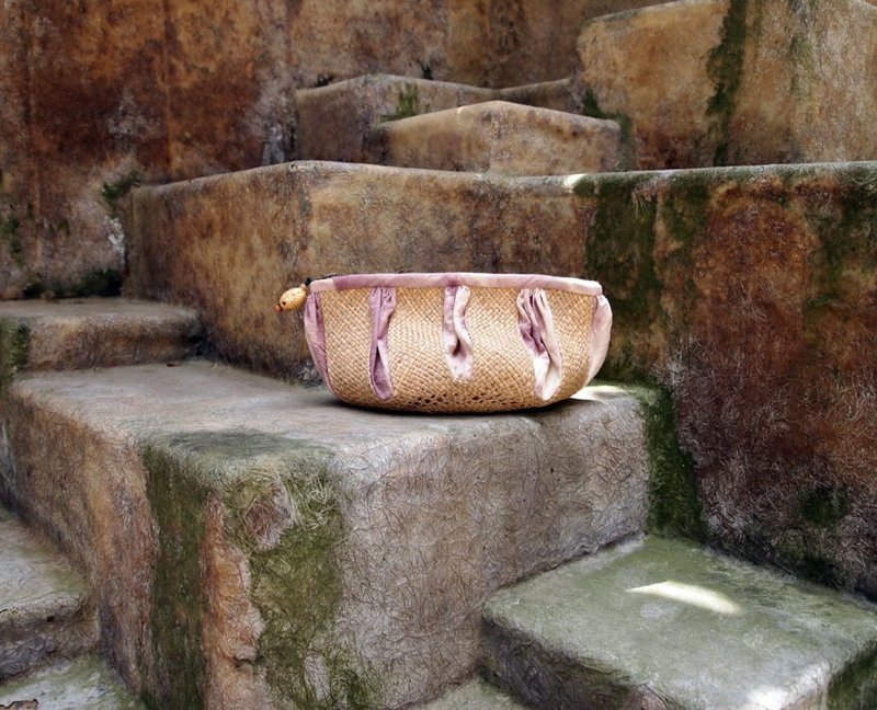 生态色 天然染织手作 植物染 蔺草编织 茜草染植蔺收纳包 化妆包 - 化妆包/杂物包 - 棉．麻 紫色