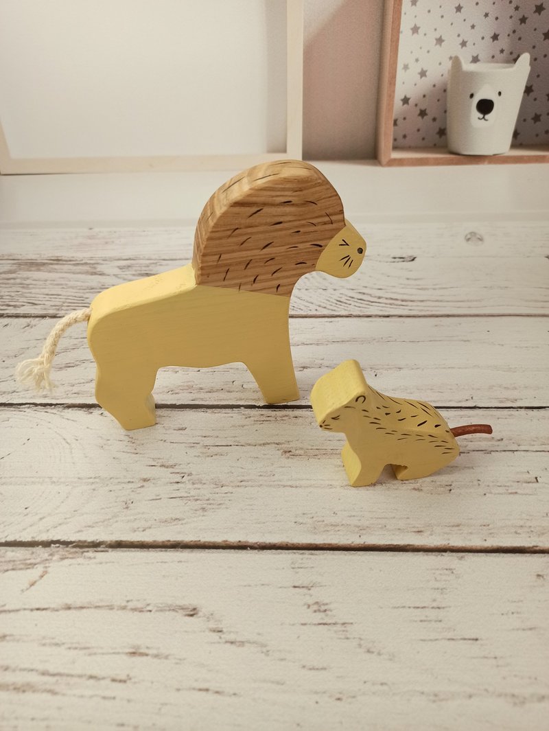 Wooden safari animals,figures lion and lion cu , Montessori baby toys, first toy - 玩具/玩偶 - 木头 咖啡色