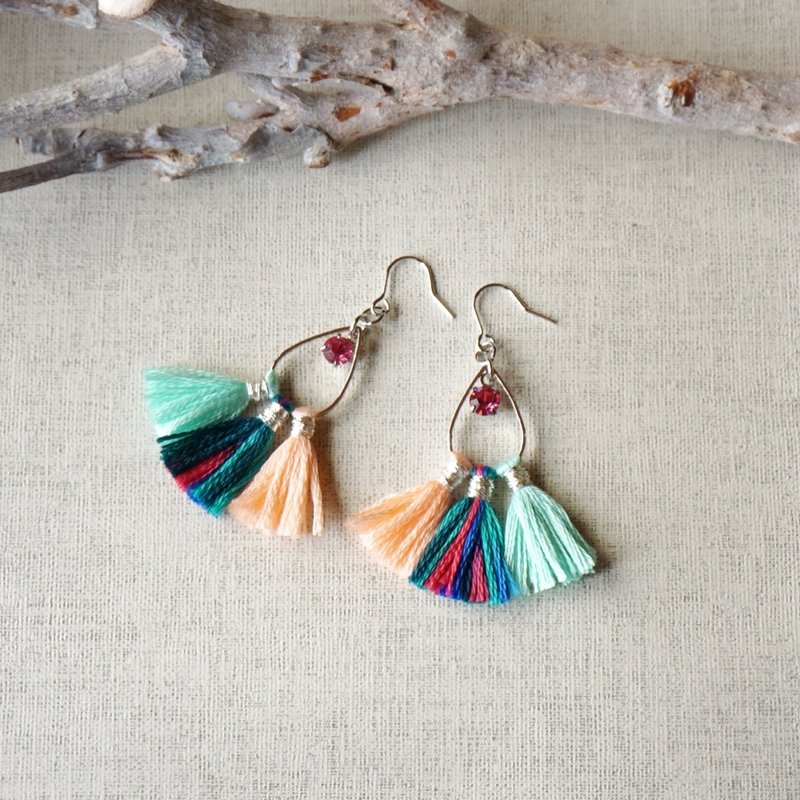 original tassel pierced earring romantic - 耳环/耳夹 - 绣线 绿色