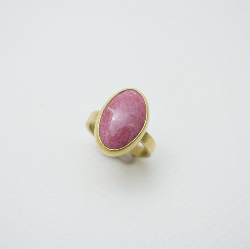 简单系列-椭圆形锰黝帘石·黄铜开放戒围戒指(尺寸偏大)-Type1 - 戒指 - 铜/黄铜 粉红色