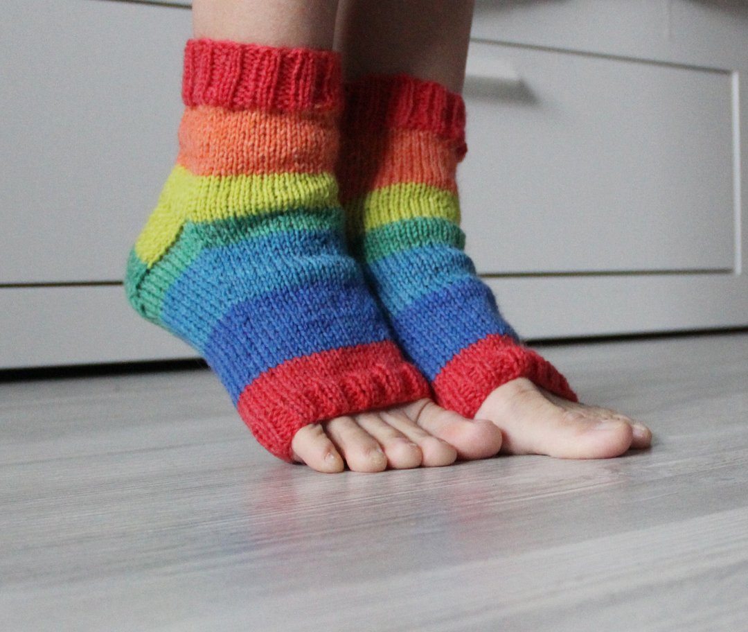 Open toe socks. Hand knit rainbow socks - 袜子 - 羊毛 多色