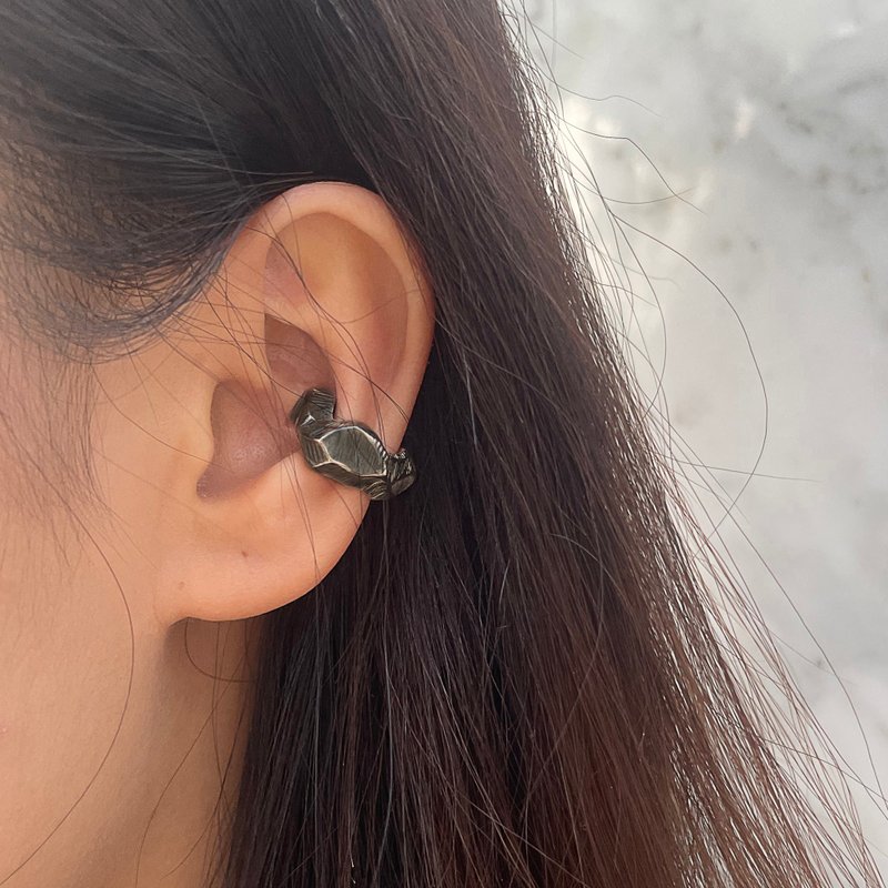 Meteor - 迷途之星系列 陨石纯银耳夹-银黑 - 耳环/耳夹 - 纯银 黑色