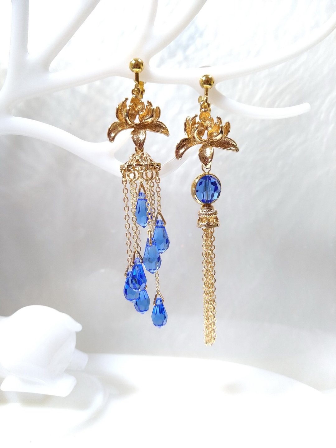 SWAROVSKI 系列【莲】不对称夹式 耳环  流苏 水滴 仅此一件 - 耳环/耳夹 - 水晶 蓝色
