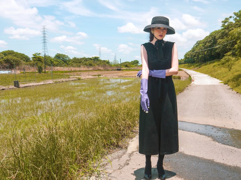 Talla 异材质V领黑丝绒毛料洋装 - 洋装/连衣裙 - 羊毛 黑色