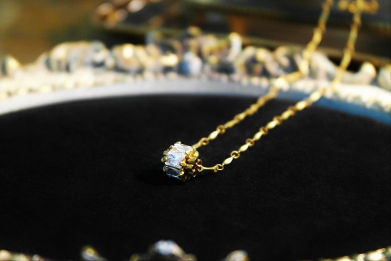 《哈索尔的命运之轮》单轮 锆石锁骨链 - 锁骨链 - 宝石 