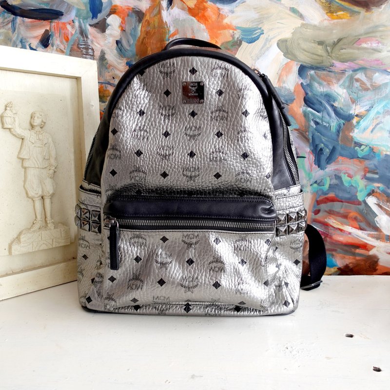 德国中古MCM真皮牛皮银色图案大背囊背包 高级二手古着珠宝首饰 - 后背包/双肩包 - 其他金属 银色