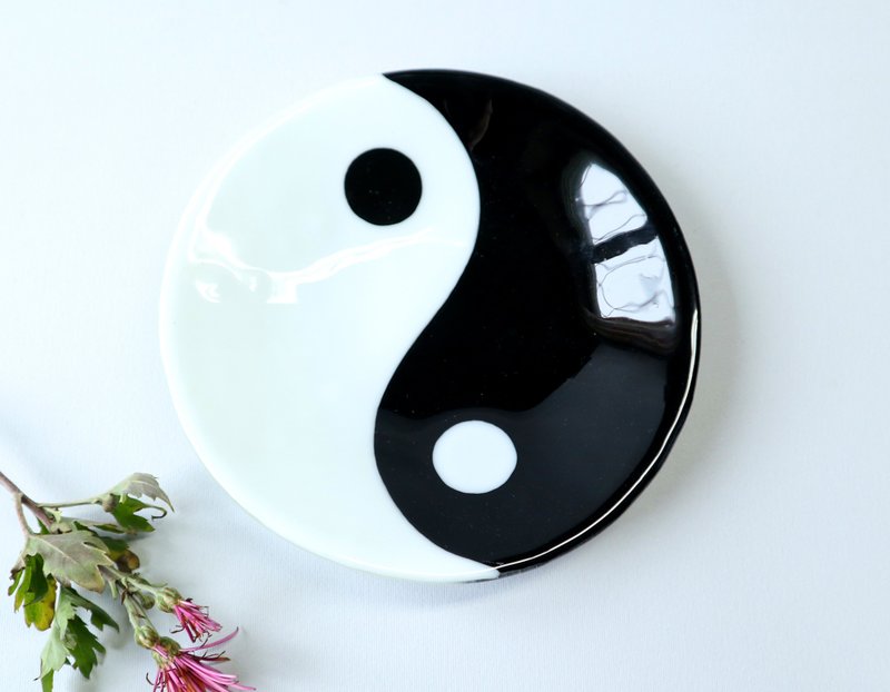 阴阳熔融玻璃盘、曼陀罗家居装饰、瑜伽和佛教符号、玻璃 - 盘子/餐盘/盘架 - 玻璃 黑色