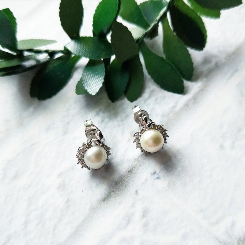 DoriAN 奢华贵气绚丽钻天然淡水珍珠925纯银耳环 附纯银保证卡 - 耳环/耳夹 - 纯银 银色