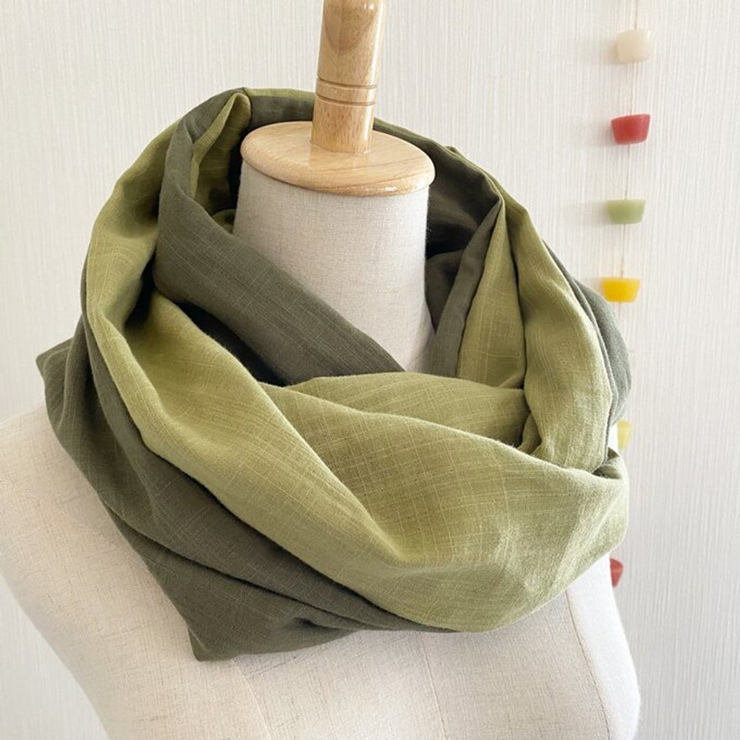 Made in Japan High quality double gauze fluffy dreamy snood bicolor green tea Khaki - 围巾/披肩 - 棉 多色