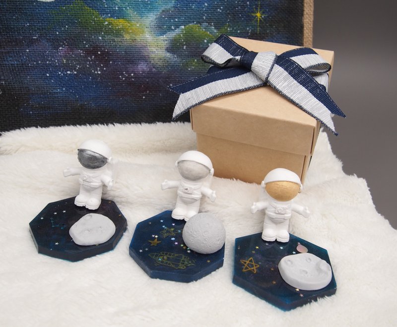 太空人月球扩香套装 滴胶底座选择区-宇宙主题造型扩香石 - 香薰/精油/线香 - 其他材质 白色