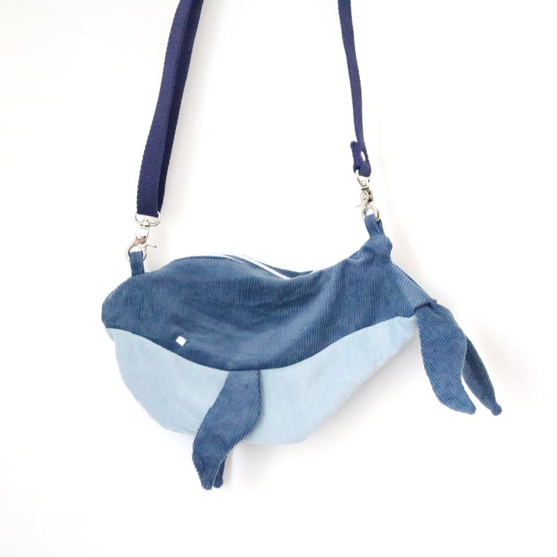 不开心的Little Whale 手工斜背包 鲸鱼 - 侧背包/斜挎包 - 其他材质 蓝色