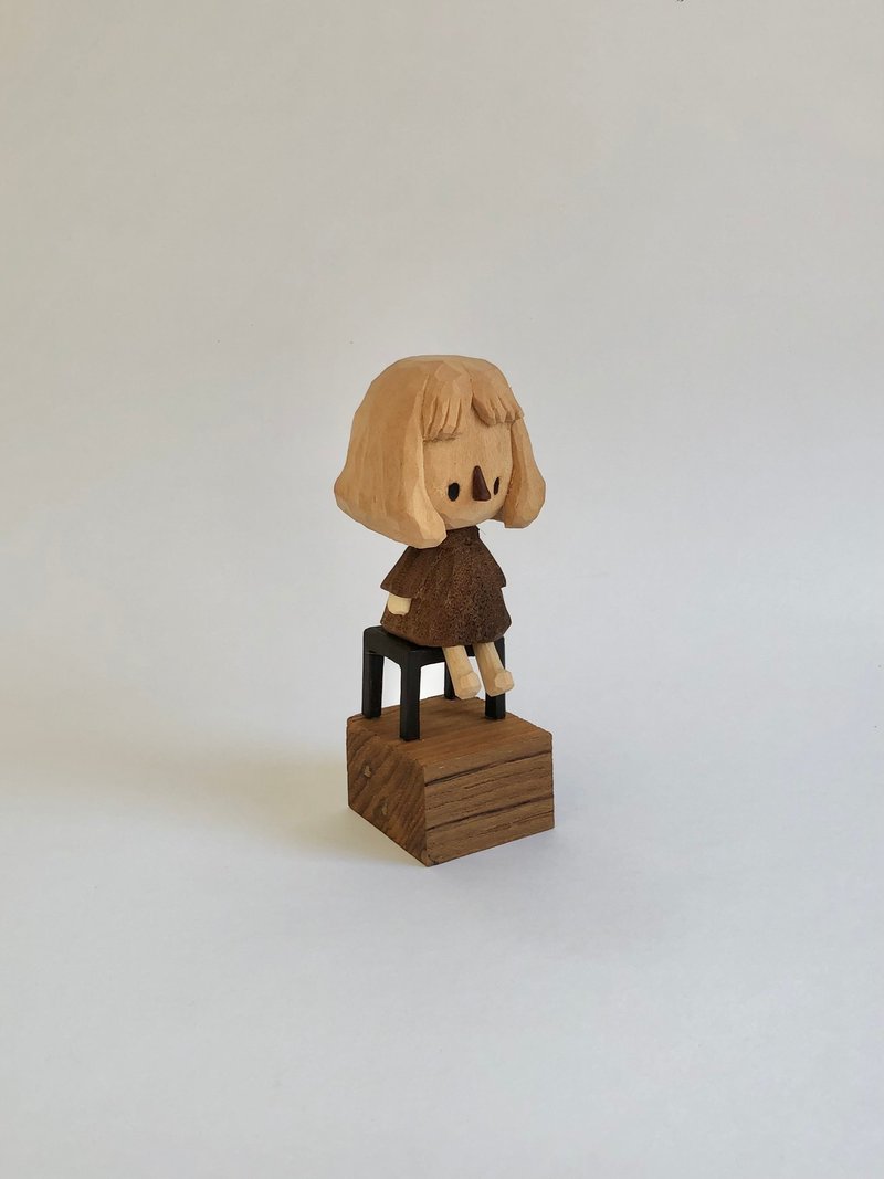 小孩坐着玩耍的木雕 - 摆饰 - 木头 咖啡色