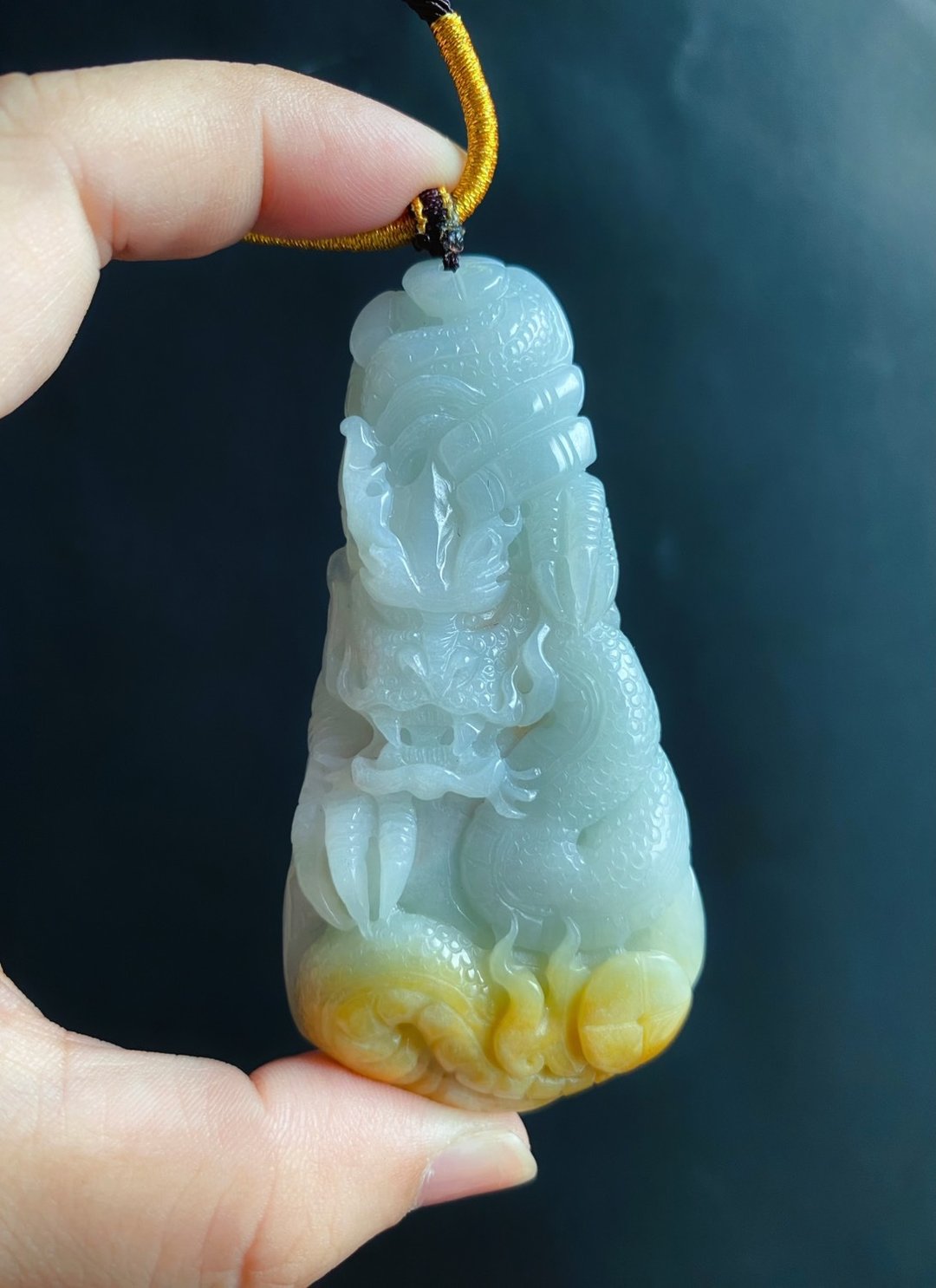 红黄翡绿底 龙牌 天然缅甸玉翡翠 吊坠 招财守护 平安富贵 项 - 项链 - 玉石 绿色