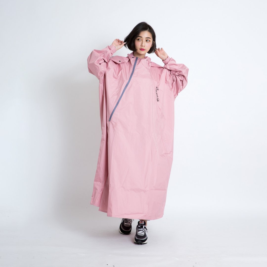 【OMBRA】Zip斜开一件式雨衣/连身 15秒快速穿脱 雨衣不进水 防水 - 雨伞/雨衣 - 防水材质 粉红色