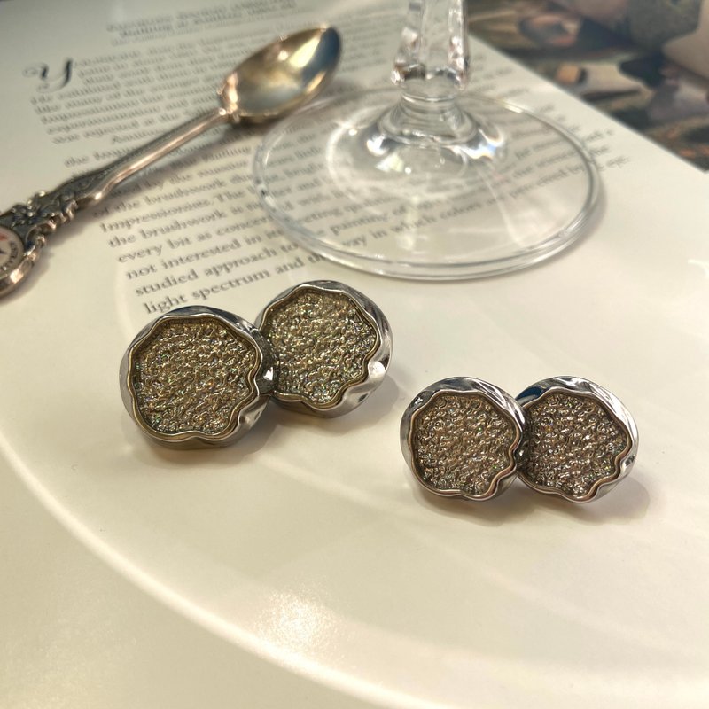 钮扣耳环x幻耀星空 - 耳环/耳夹 - 其他金属 