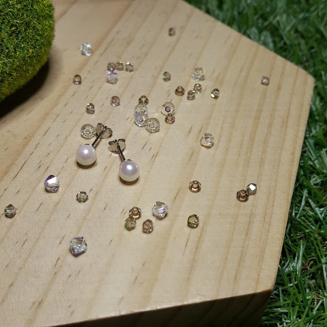 独家-爱如潮水: 迷人优雅·日本海水珍珠925纯银耳钉(白/5.5-6mm) - 耳环/耳夹 - 珍珠 白色