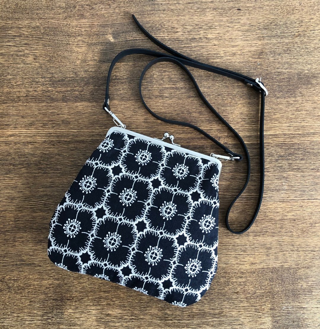 口金斜背包 minä perhonen Anemone 手工制作 - 其他 - 棉 黑色