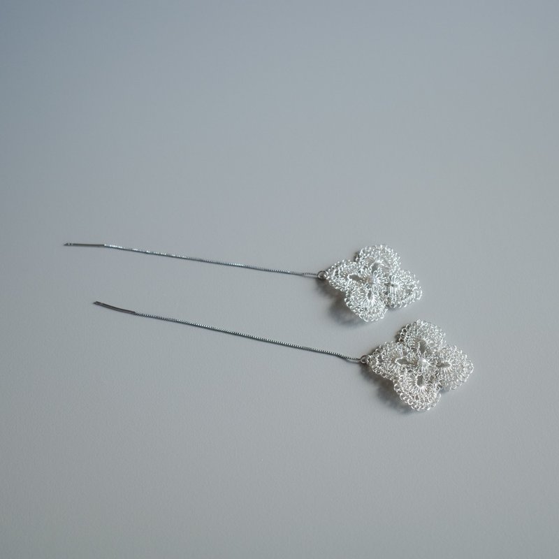 花绫 – 手工编织长链耳饰 银色 - 耳环/耳夹 - 其他金属 银色