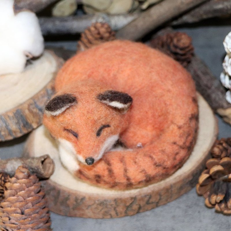 【羊毛毡】缓慢森林中的沉醉美梦中的狐狸 摆饰 - 钥匙链/钥匙包 - 羊毛 咖啡色