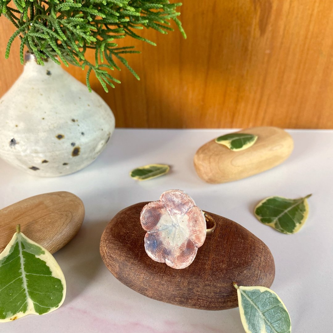 花朵戒指 (No. 10) / 陶瓷戒指 / 手工制作 - 戒指 - 陶 白色