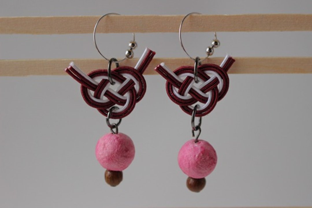 Burgundy Awaji sintering Mizuhiki Japanese paper ball earrings - 耳环/耳夹 - 纸 多色