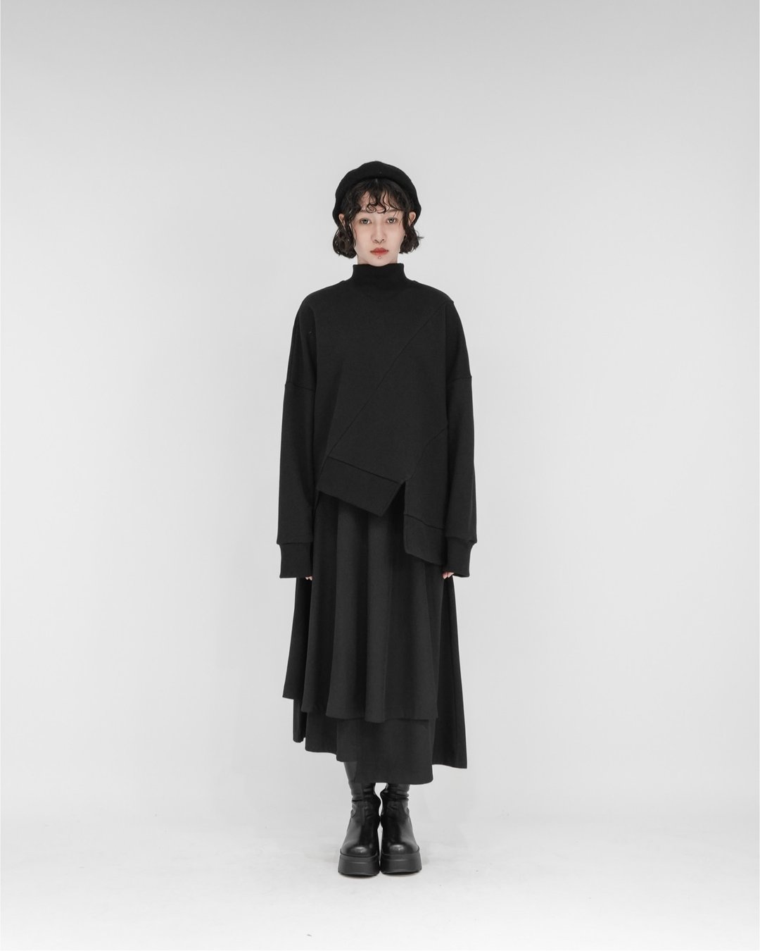 MUKK DESIGN 罗纹尖领切割线大学T - 女装上衣 - 棉 黑色