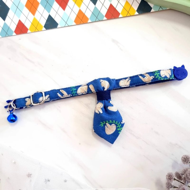 Happy Sloths fabric Cat Necktie Collar with Breakaway Safety Buckle - 项圈/牵绳 - 棉 蓝色