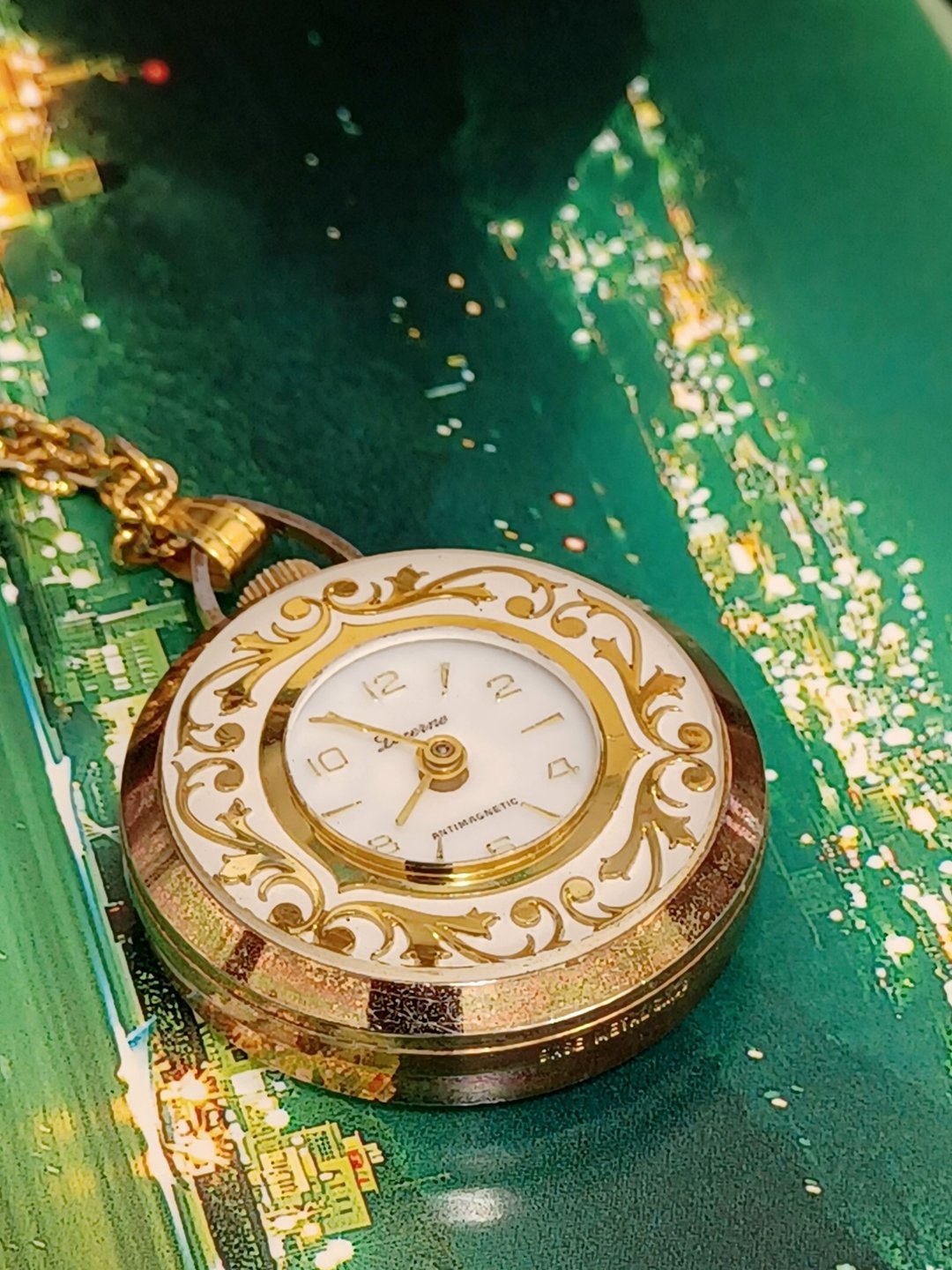 vintage jewelry LUCERNE 描花金纹机械表 项链 - 项链 - 其他金属 