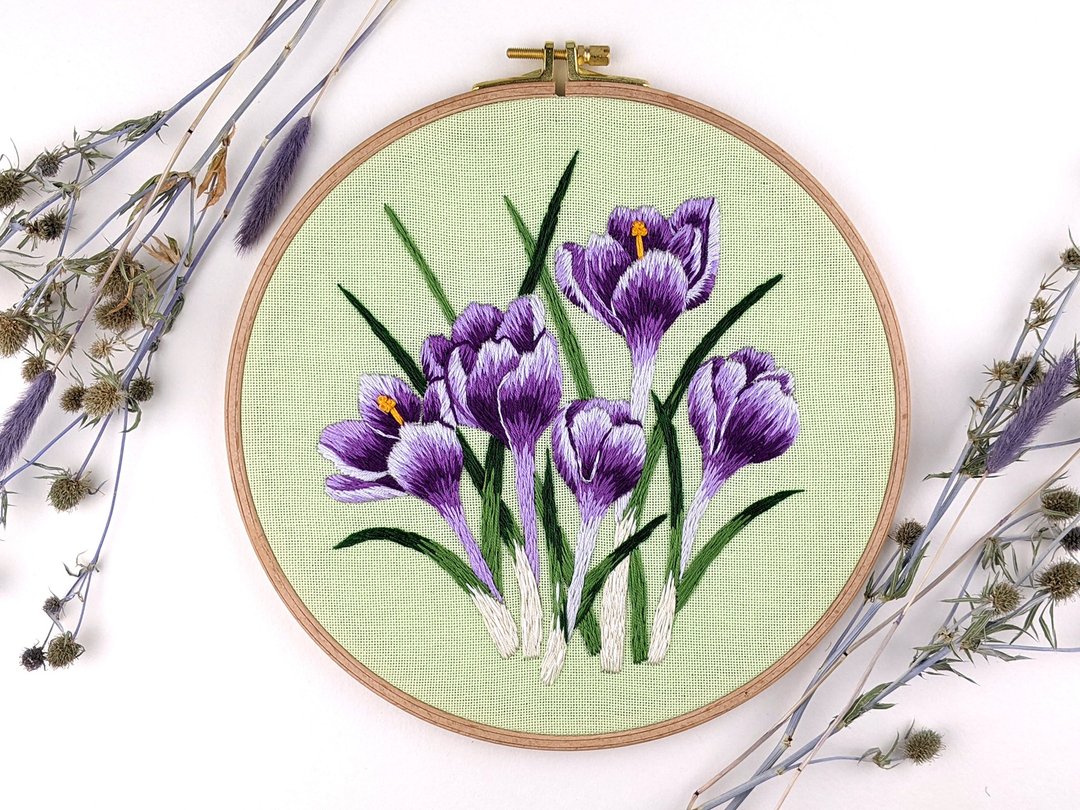 Violet crocus embroidery pattern + video tutorial, Flower embroidery pdf pattern - 编织/刺绣/羊毛毡/裁缝 - 真皮 紫色