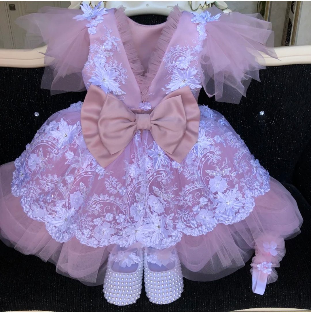 Pink dress with white lace and 3d flowers, pearls shoes and headband. - 童装礼服/连衣裙 - 其他材质 粉红色