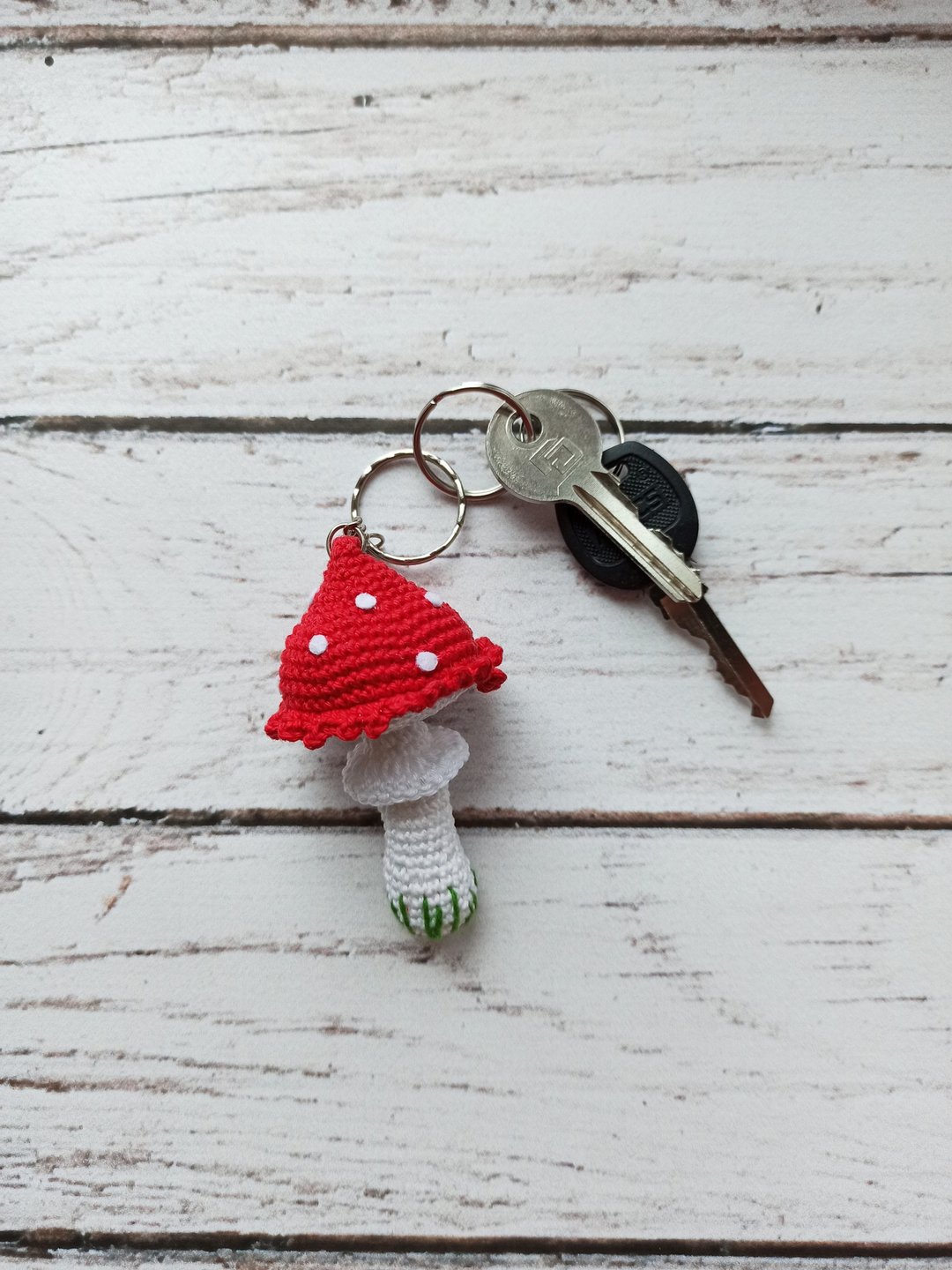 Crochet keychain mushroom, crochet car accessories, cute bag charm,mini mushroom - 钥匙链/钥匙包 - 棉 
