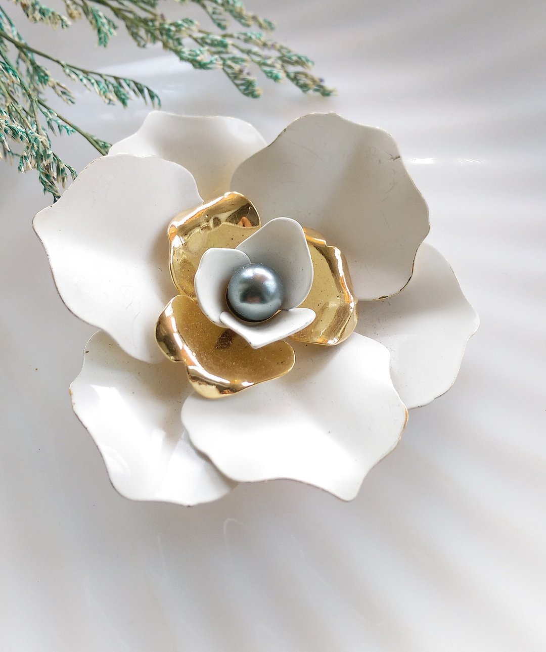 Vintage Jewelry  Sarah Cov 1962 年 Camellia 系列 别针 胸针 - 徽章/别针 - 其他金属 金色