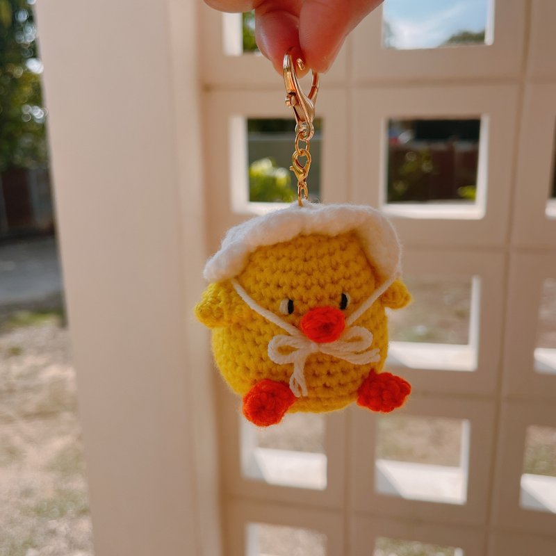 针织玩偶钥匙圈 小鸡戴帽子 手工编织毛线 可爱风格 适合挂在包包上 - 吊饰 - 其他材质 黄色