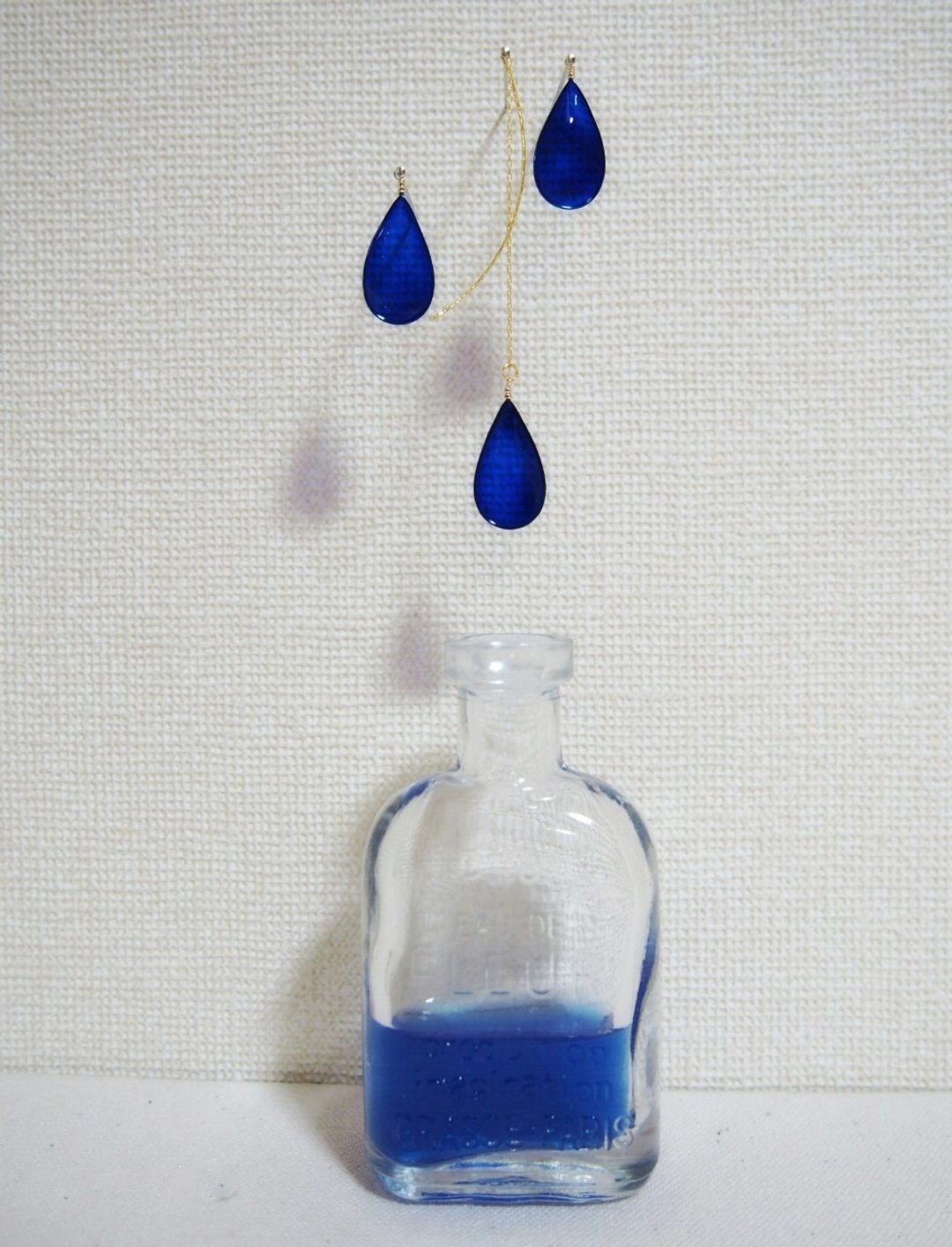 deep blue waterdrop pierced earrings or clip-on earrings large - 耳环/耳夹 - 树脂 蓝色