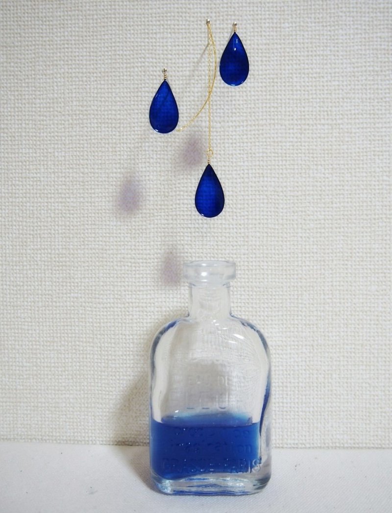 deep blue waterdrop pierced earrings or clip-on earrings large - 耳环/耳夹 - 树脂 蓝色