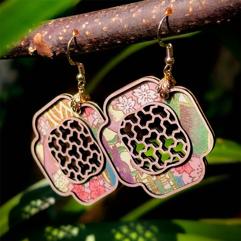 【日花格纸】昆沙门龟甲-木格镂空窗花和纸垂吊大耳环 - 耳环/耳夹 - 木头 