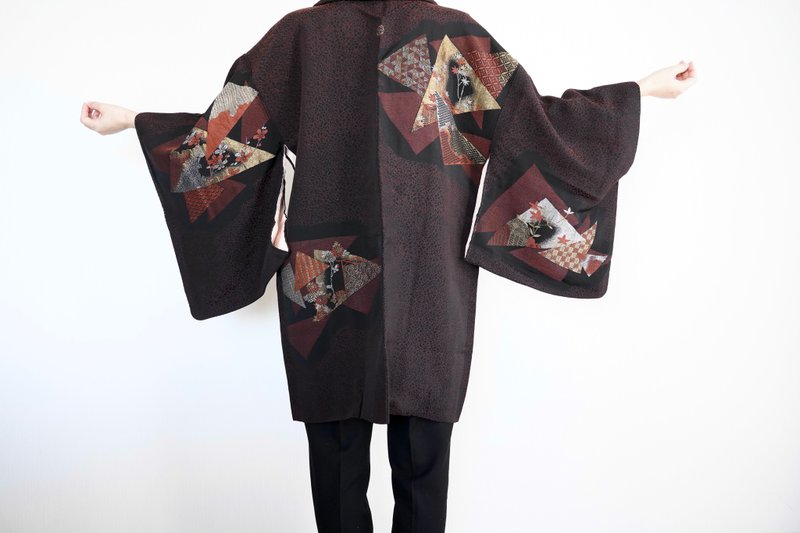 black kimono, Urushi haori, vintage kimono, kimono jacket, Japanese kimono - 女装休闲/机能外套 - 丝．绢 黑色