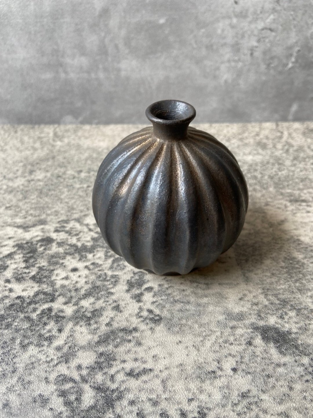 日式一轮插花瓶 鎏金瓣形陶瓷小花器-漏斗型瓶口 - 花瓶/陶器 - 陶 