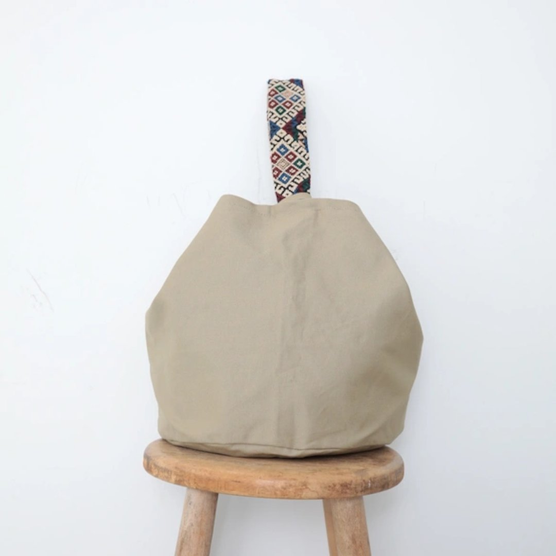 OMAKE.jp 鲁族织物玉米袋CornBag 卡其 - 手提包/手提袋 - 棉 卡其色