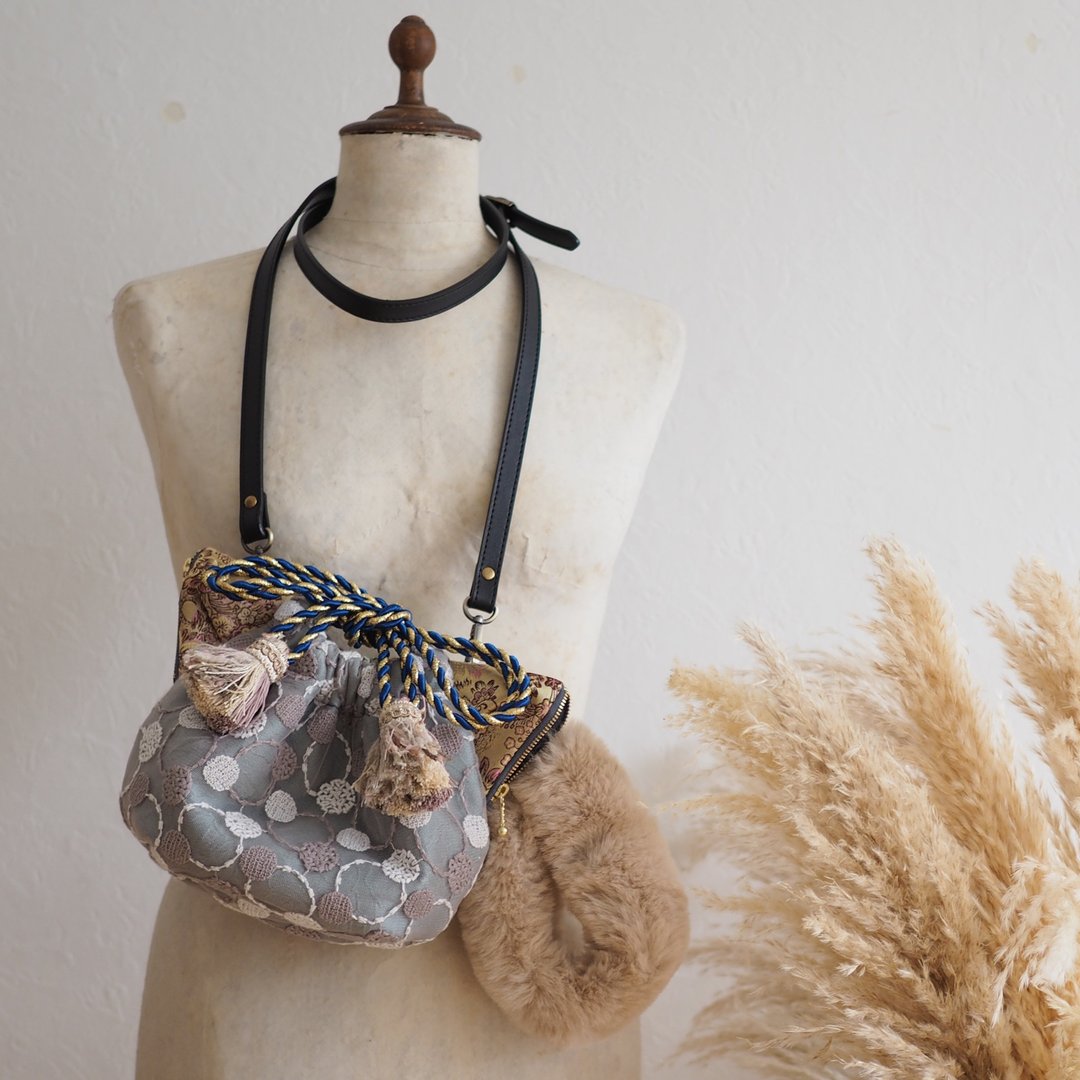 Cat-shaped drawstring shoulder bag with dot circle embroidery lace - 侧背包/斜挎包 - 棉 蓝色