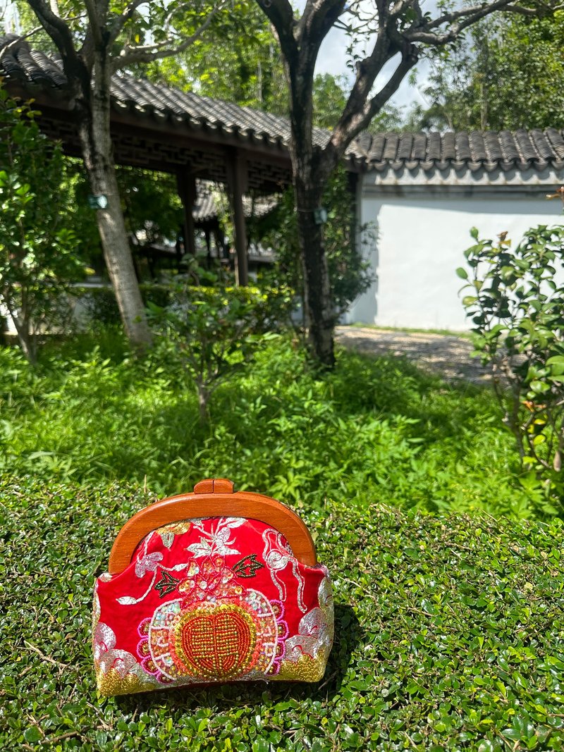 二手裙褂 双喜木口金包 - 侧背包/斜挎包 - 其他材质 多色